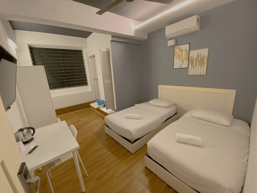 The superior room with two single beds at Travelogue Guesthouse, Bukit Bintang, Kuala Lumpur